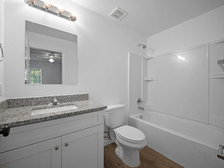 1545 NE 14th St — Photo 16