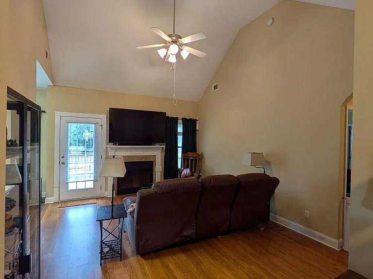 1228 Peacock Trl — Photo 3