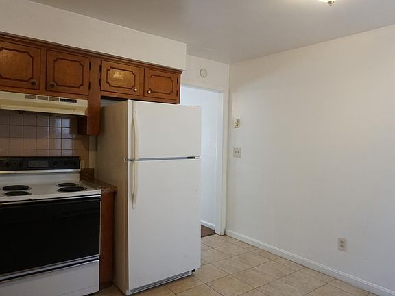 3rd image of 436 Woodview Ave #B