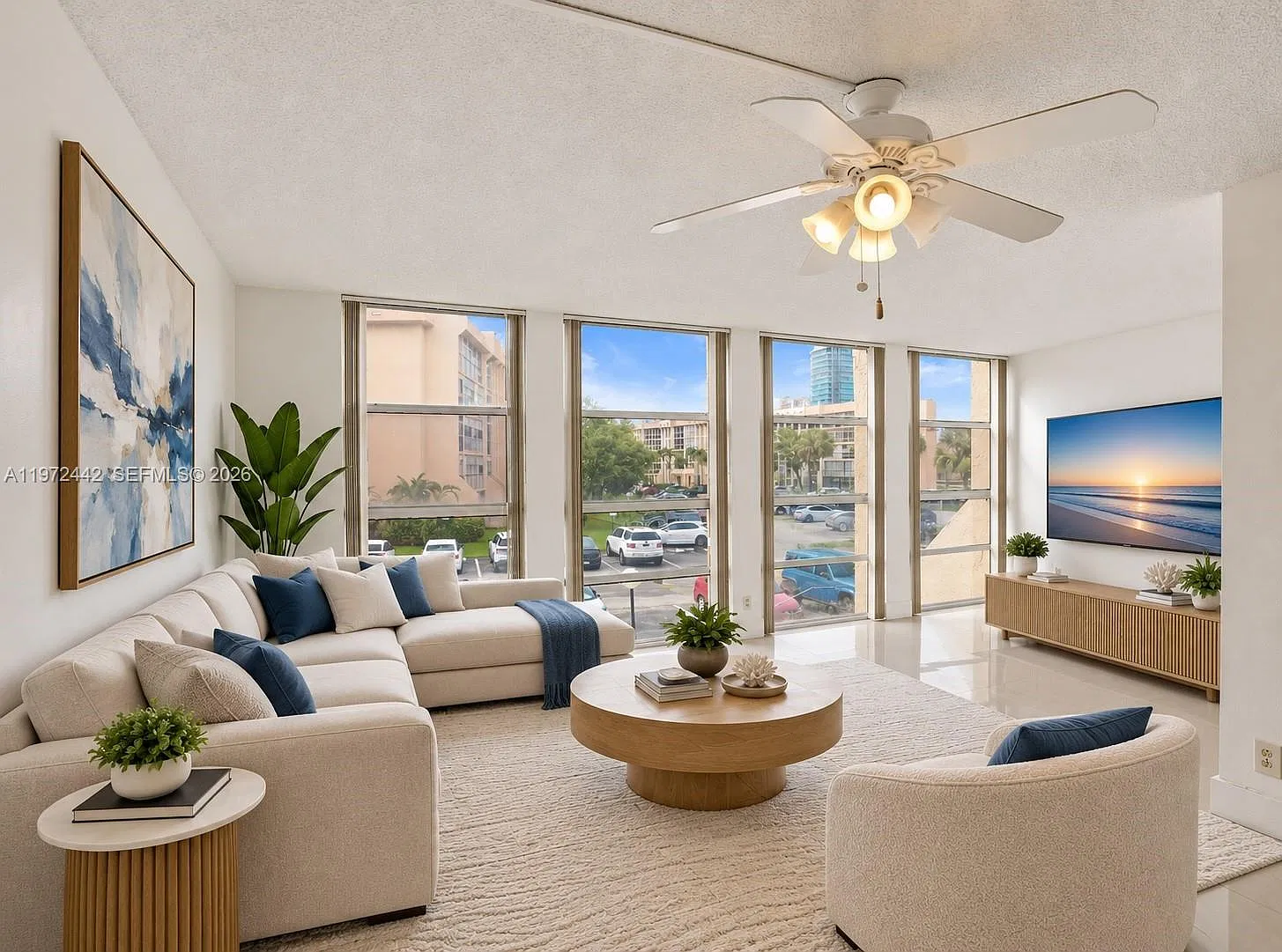 Desoto Park Condo — Photo 1