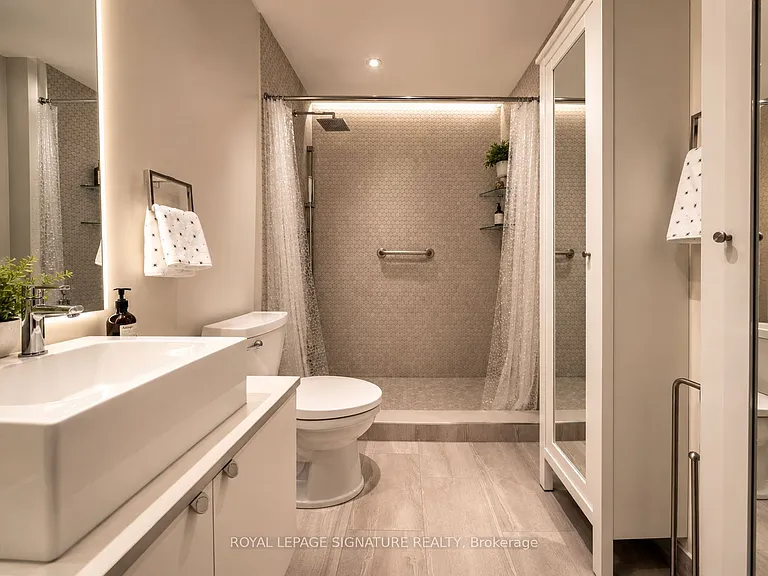 60 Bathurst St #210 — Photo 7