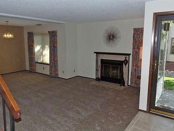 4th image of 560 Spengler St Unit F