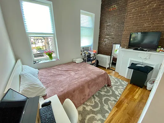 Rented by J PRESTON AND ASSOCIATES INC | media 17