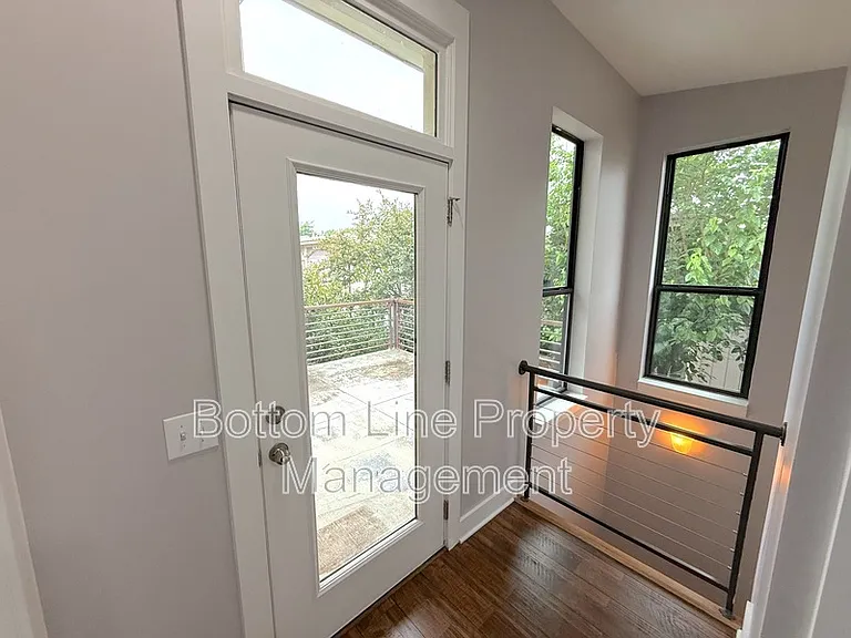 904 Warren Burgess Ln — Photo 19
