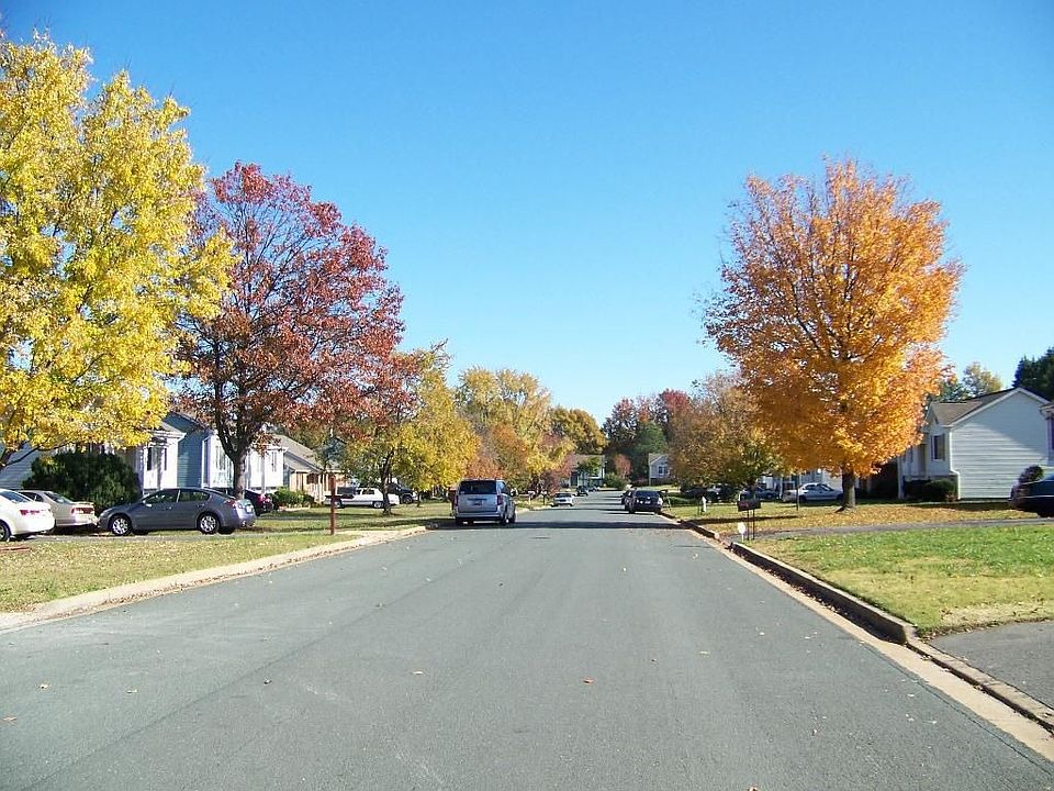2nd image of 2820 Darton Dr