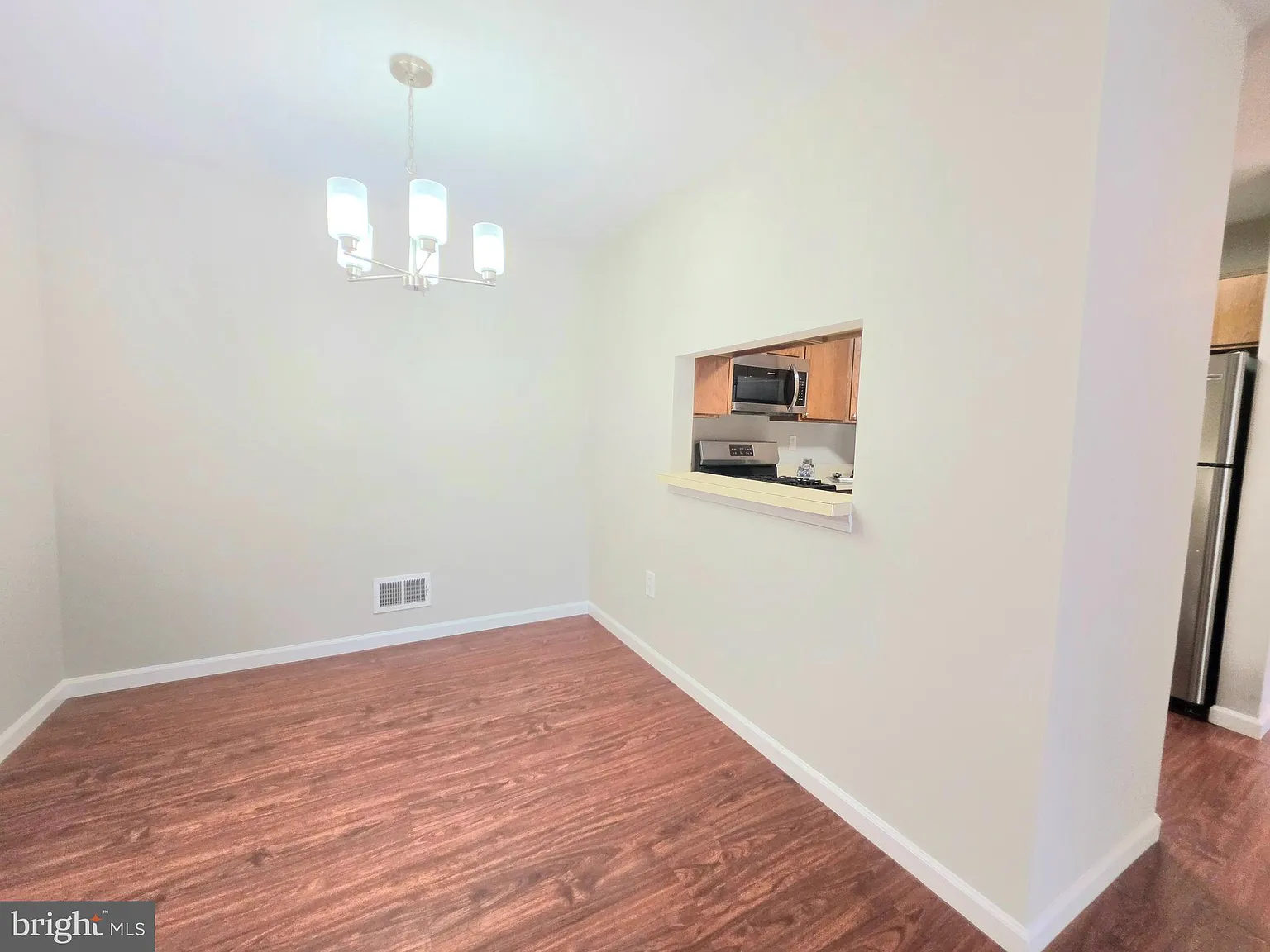 2 bed, 1008 sqft, $2,300 — Photo 3
