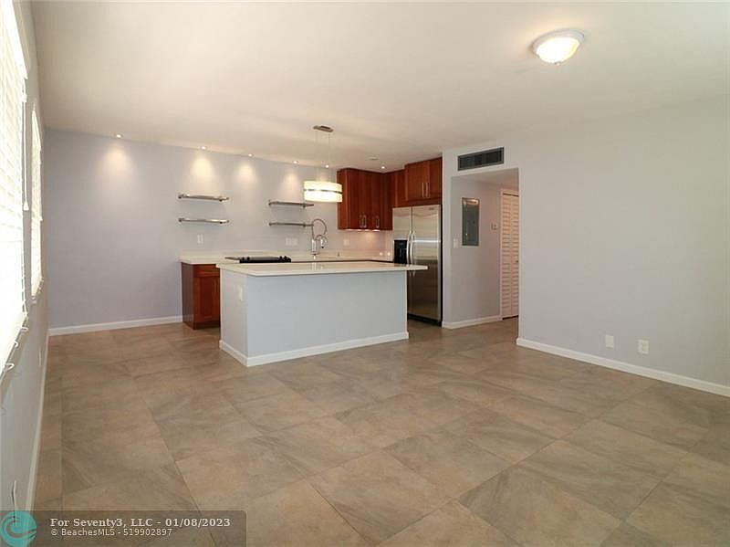 1st image of 4050 NE 12th Ter