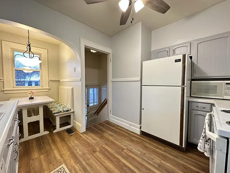 1020 Florence Ave — Photo 8