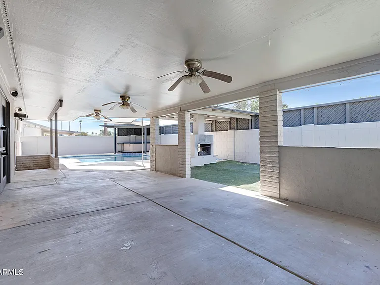 1627 E Fremont Dr — Photo 6