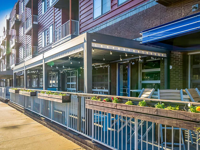 Rise Lakeview — Photo 7