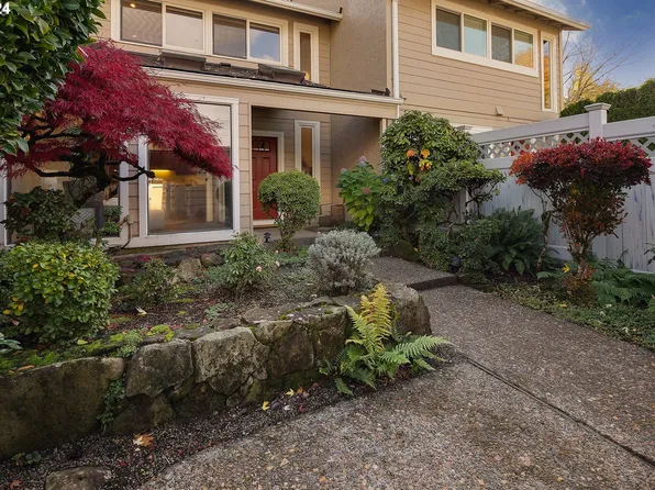 28636 SW Ash Meadows Blvd APT 21, Wilsonville, OR 97070