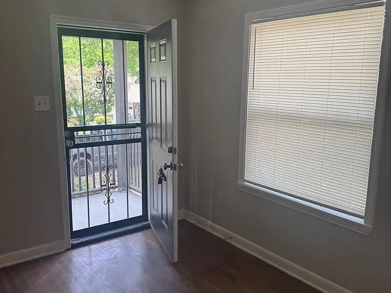 1334 Parkland Rd — Photo 3