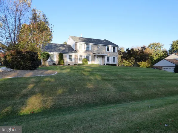 18201 Hollingsworth Dr, Rockville, MD 20855