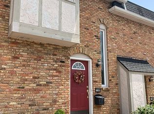 1168 Rue La Ville Walk, Creve Coeur, MO 63141