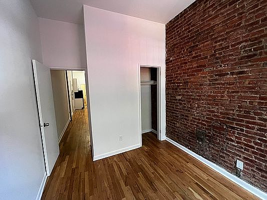 4th image of 224 W 16th St APT 2