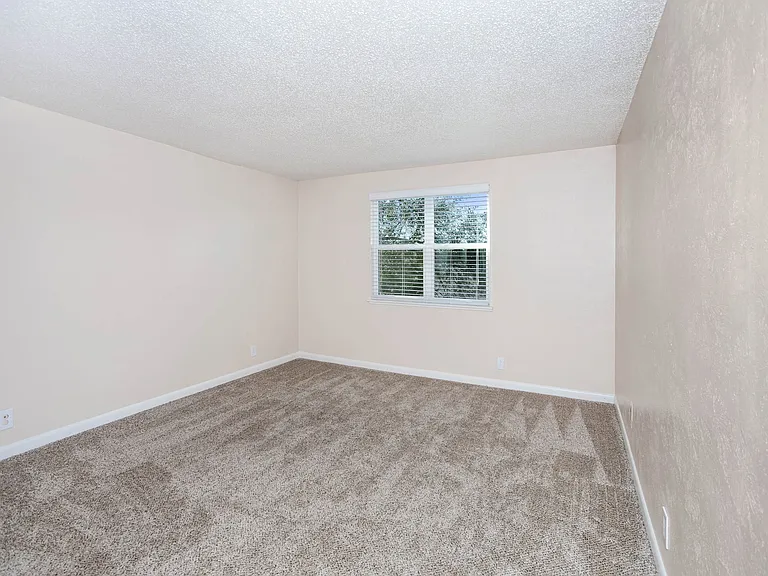 Hickory Chase — Photo 24