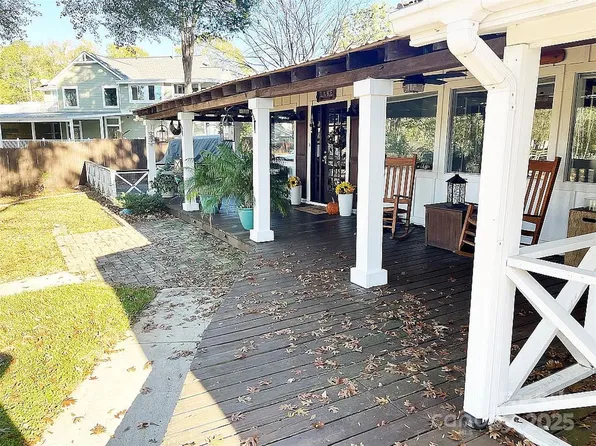 5565 Riverfront Rd, Lake Wylie, SC 29710