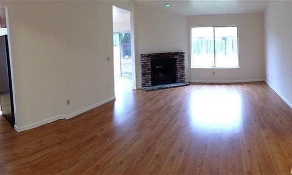 4th image of 23 Meadow Breeze Ct