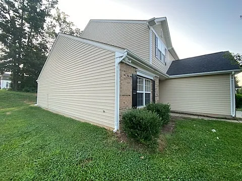 3 bed, 2.5 bath, 2246 sqft, $2,000 — Photo 3