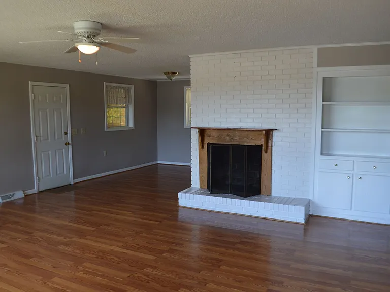 127 Freedom Dr — Photo 5