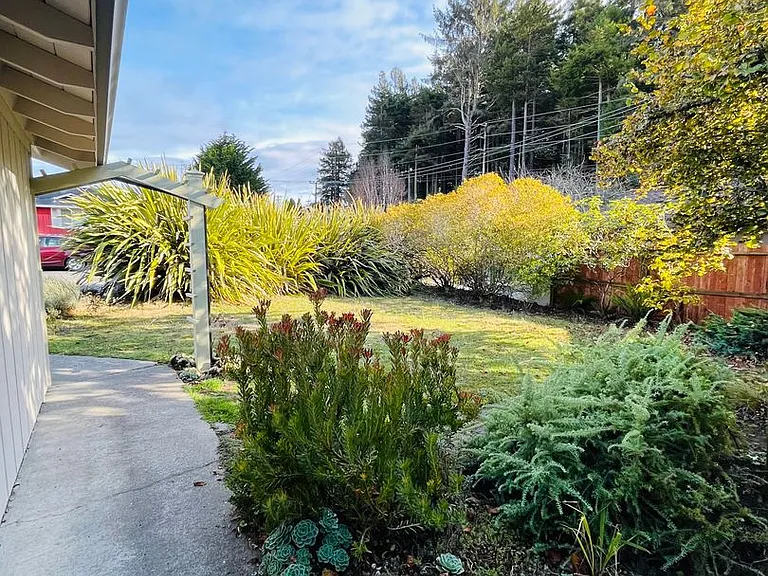 3062 Girard Ct — Photo 3