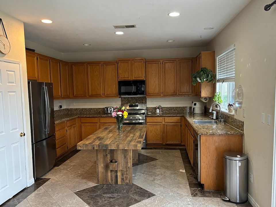 1st image of 5252 Avenida De Las Vistas