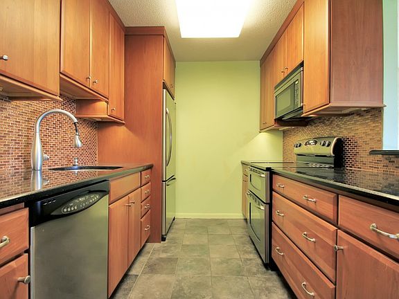 4th image of 300 Grand Cove Way 3n