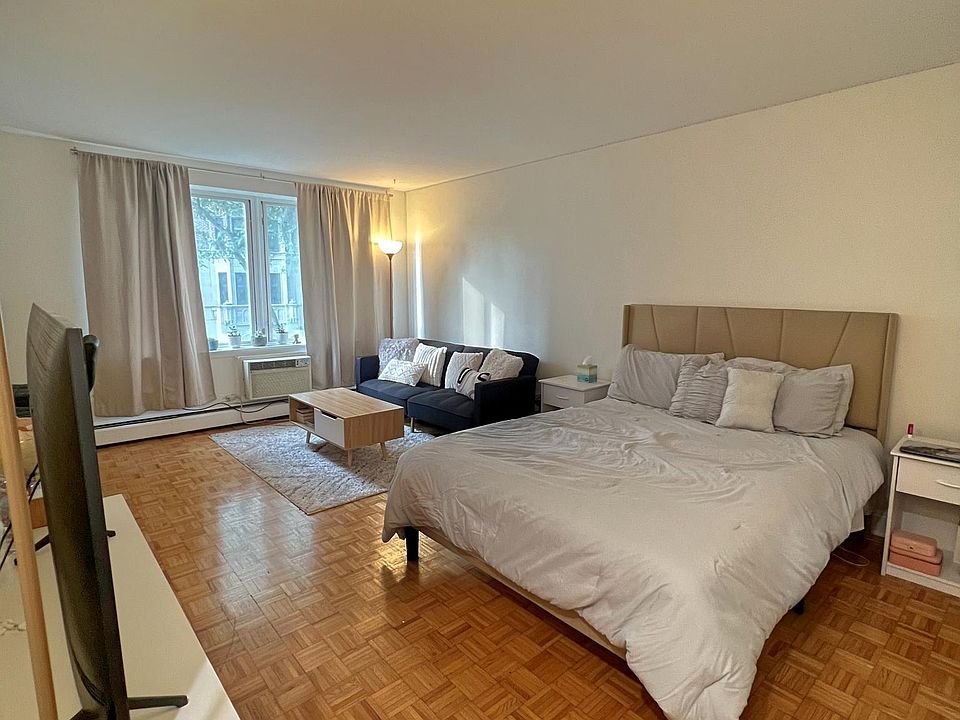 1st image of 539 W Stratford Pl APT 303