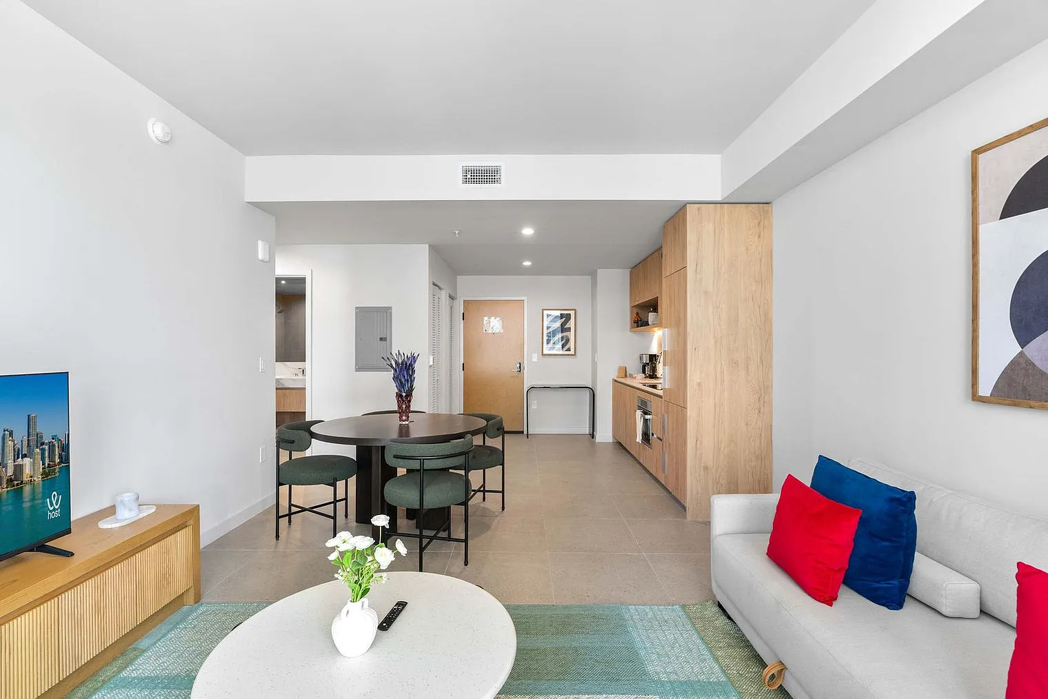 1 bed, 1.0 bath, 645 sqft, $3,937 — Photo 3