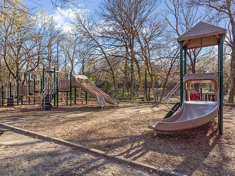 113 Clipper Ct — Photo 14