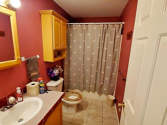 4th image of 118 Hazeltine Ave #10118
