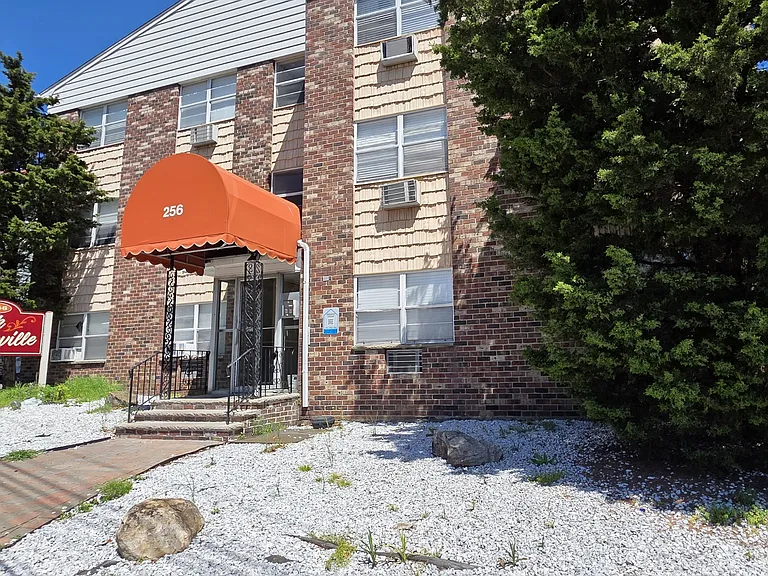 256 Belleville Ave #B3 — Photo 6