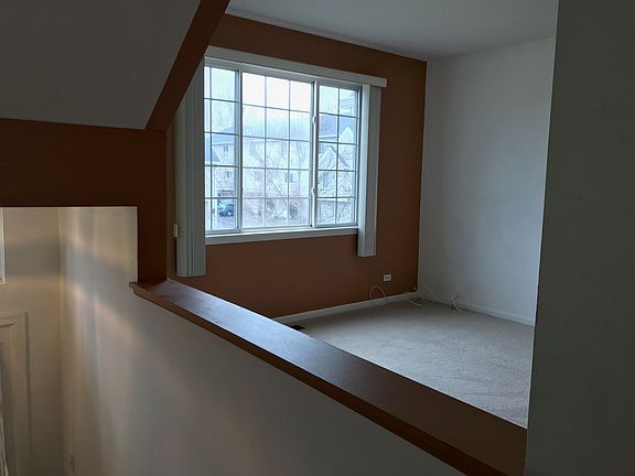 5th image of 987 Mayfair Ct #2-10