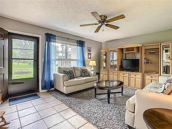 4th image of 889 Town Cir #133