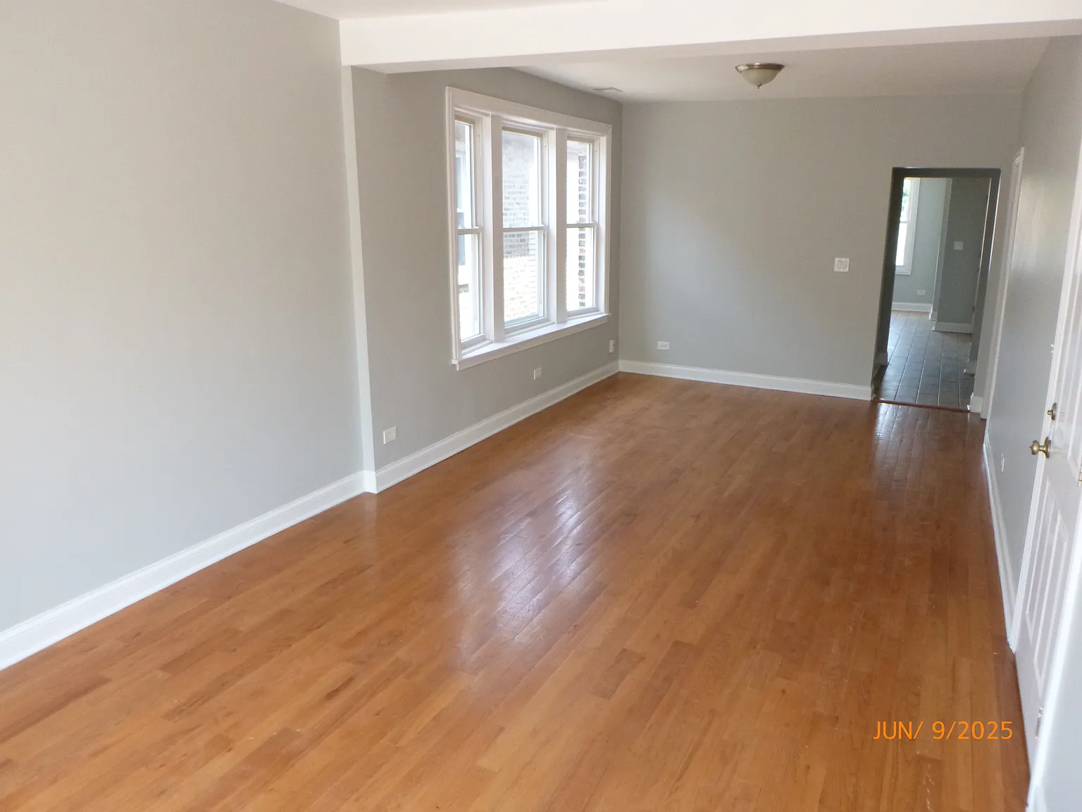 3 Bed/1 Bath 2nd Floor — Photo 2