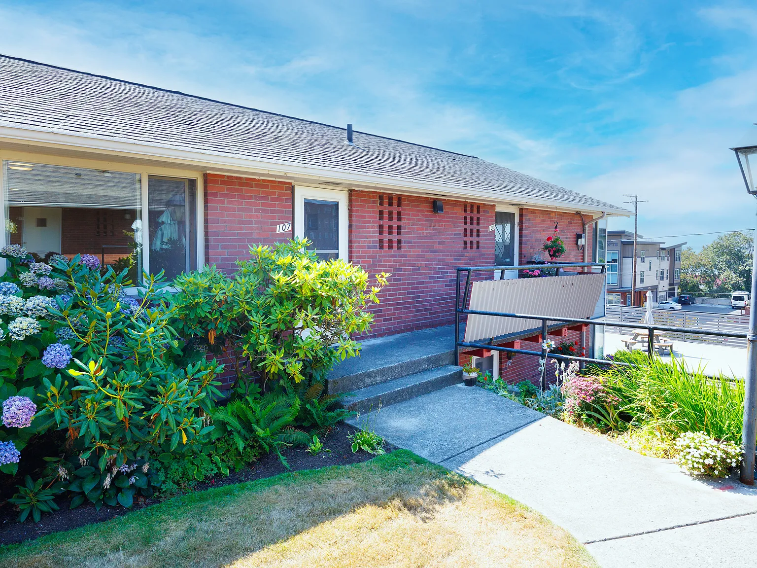 1 bed, 631 sqft, $1,500 — Photo 2