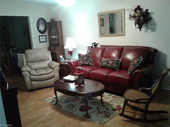 4th image of 223 E Walker Ave