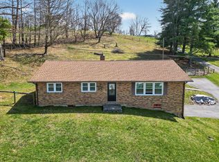1306 W Chilhowie St, Marion, VA 24354