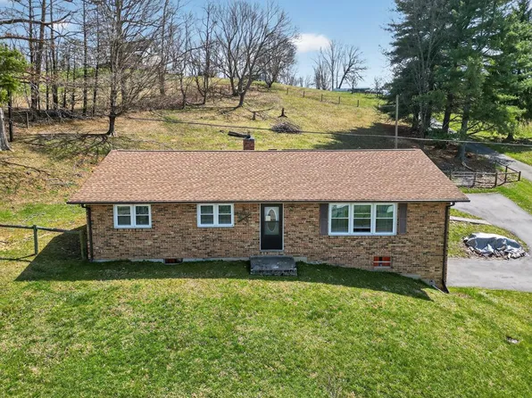 1306 W Chilhowie St, Marion, VA 24354