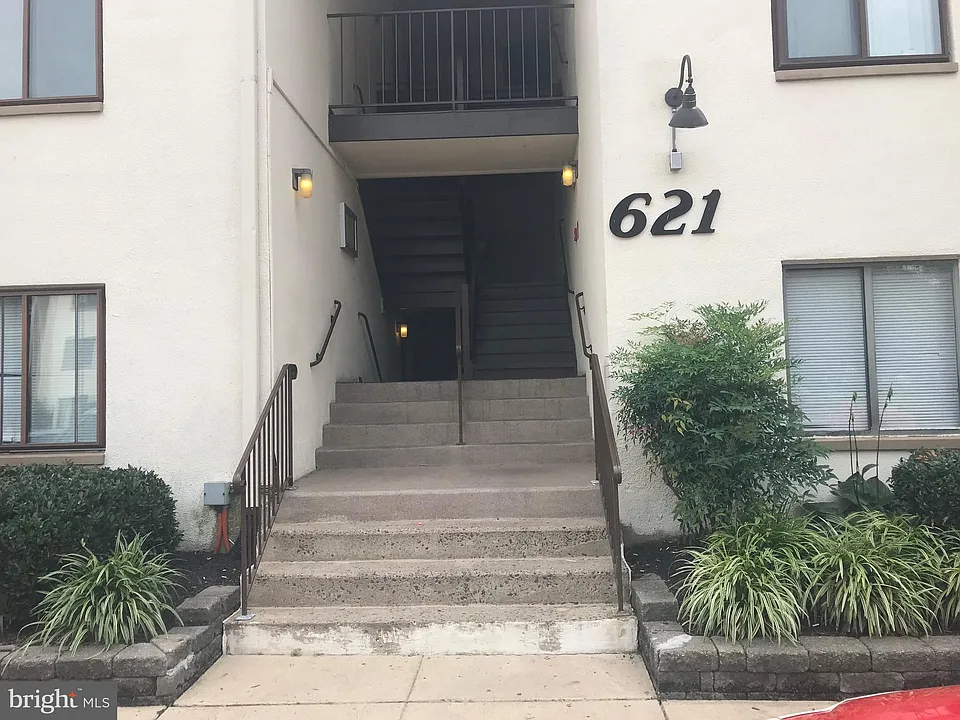 621 Center St #104