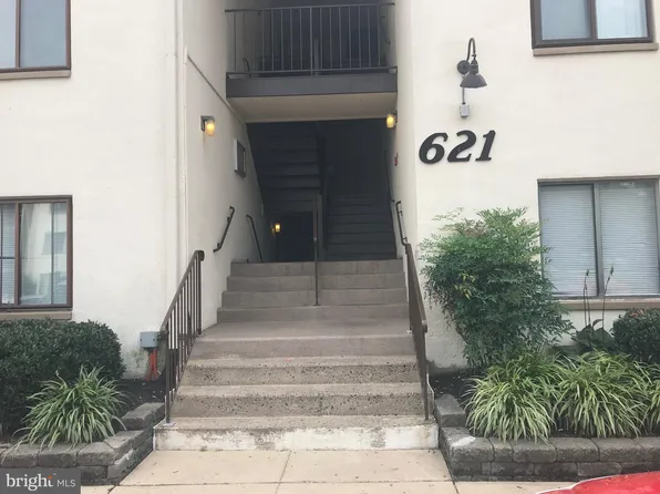 621 Center St APT 104, Herndon, VA 20170