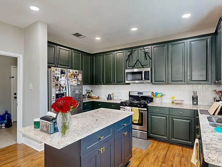 2105 Huxley Ln — Photo 7