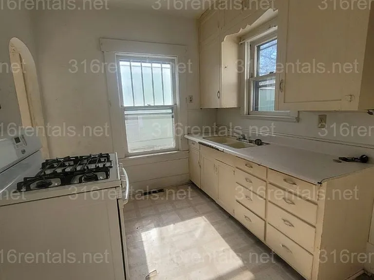 603 N High St — Photo 2