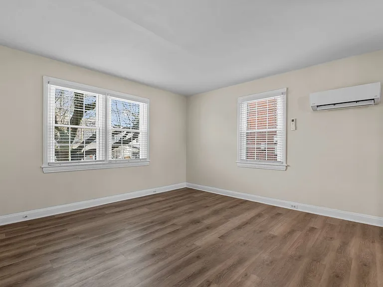 906 Clarendon St #A — Photo 5