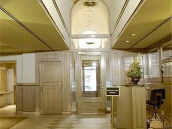 222 West 14th Street image 1 of 4