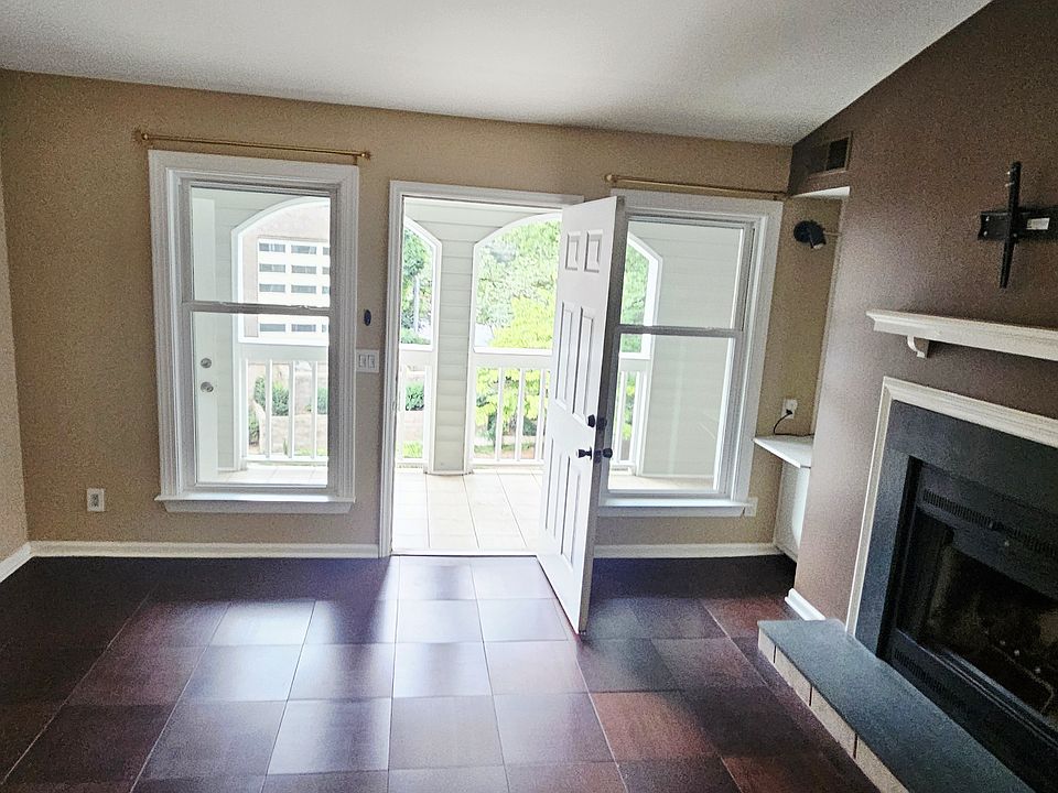 1st image of 430 Queens Rd APT 131