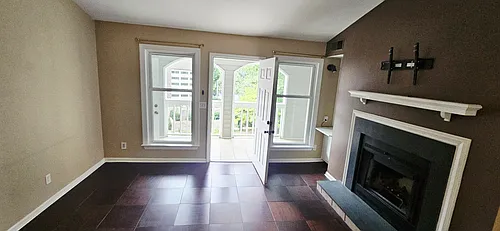 430 Queens Rd Photo 1