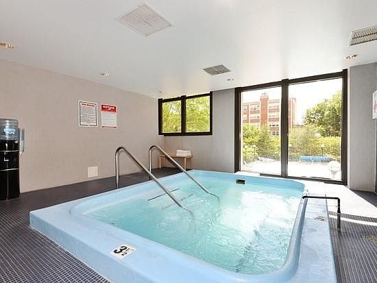 5th image of 2020 N Lincoln Park W APT 31D