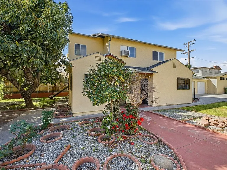 209 1/2 N Monterey St — Photo 3
