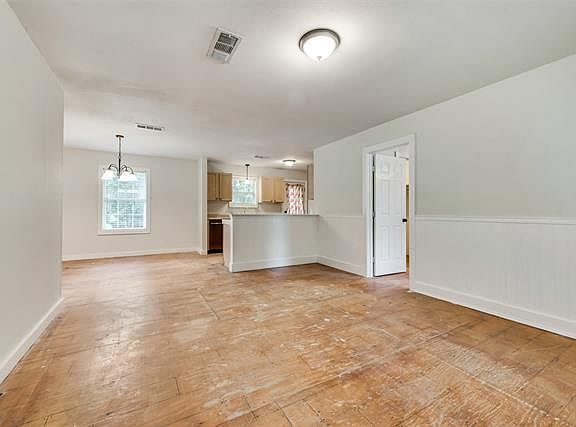 3rd image of 10107 Tanglewood Dr